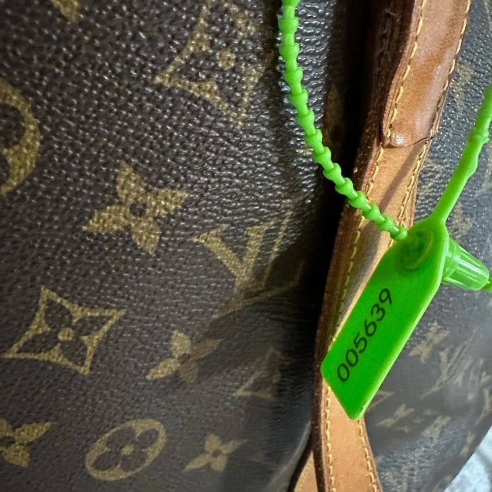 Louis Vuitton about 19